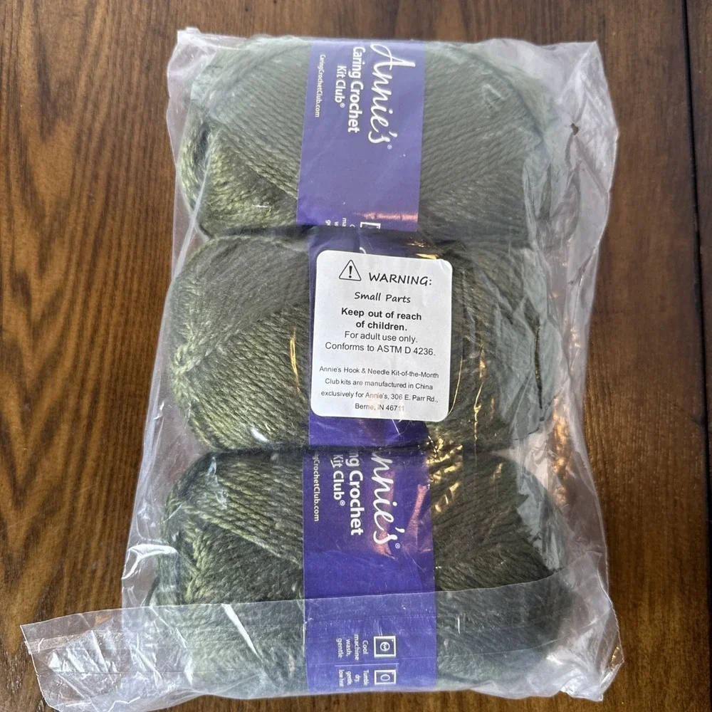 Annie's Caring Crochet Kit Club CKC03 Gratitude Scarf Learn to Crochet Winter